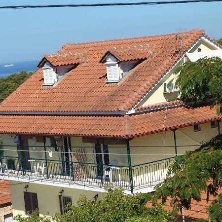 Villa Nefeli Loútsa Eksteriør bilde