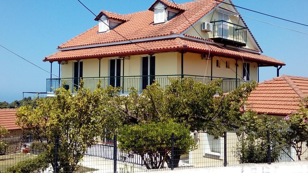 Villa Nefeli Loútsa Eksteriør bilde